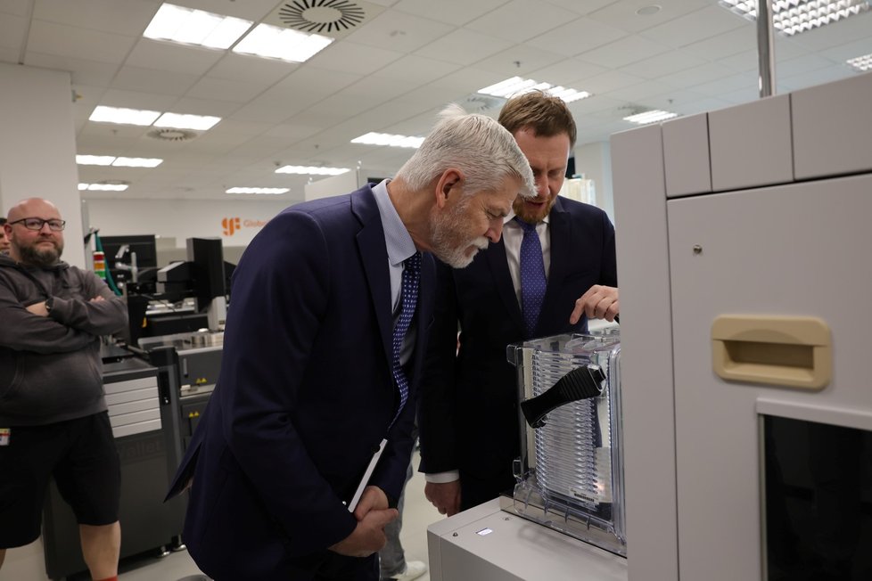 Prezident Petr Pavel v saské laboratoři na polovodiče.