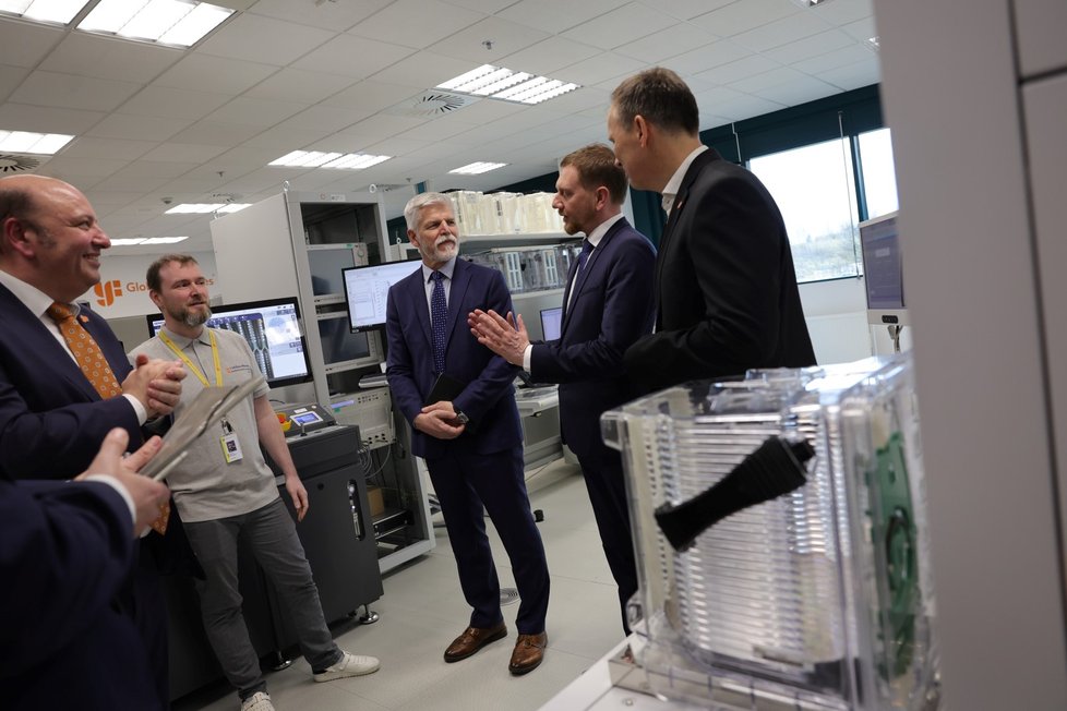 Prezident Petr Pavel v saské laboratoři na polovodiče.