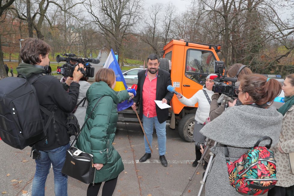 Starosta Novotný přivezl dopis pro Putina v multikáře (27. 11. 2019)