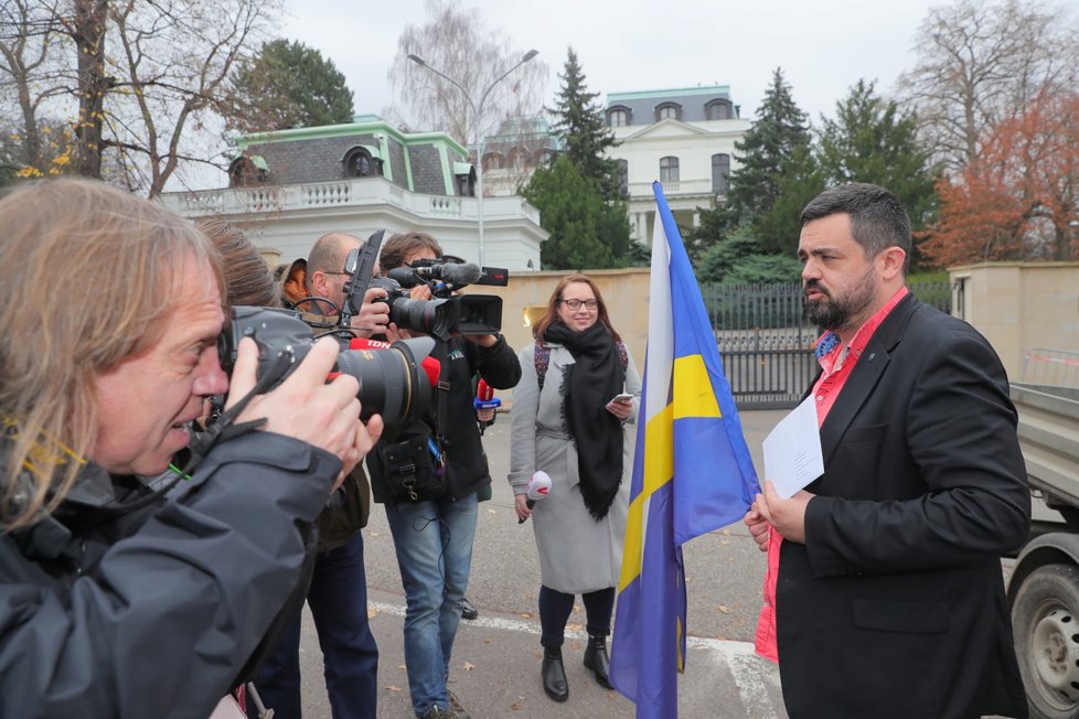 Starosta Novotný přivezl dopis pro Putina v multikáře (27. 11. 2019)