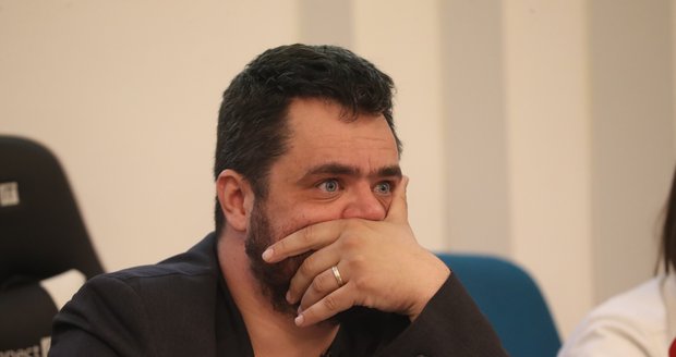 Pavel Novotný (ODS) hájil na zastupitelstvu v Řeporyjích pomník, který by uctil padlé vlasovce za pražského povstání (10.12.2019)