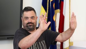 Zastupitelstvo v Řeporyjích, kde se chystá starosta Pavel Novotný rezignovat na post starosty.