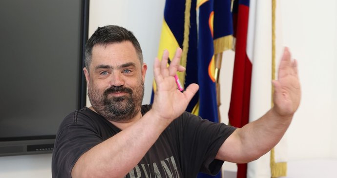 Zastupitelstvo v Řeporyjích, kde se chystá starosta Pavel Novotný rezignovat na post starosty.