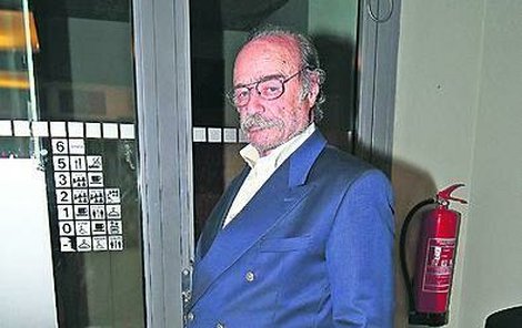 2024 Na vernisáž se ale hodil do gala a předvedl, že mu to sluší i v obleku 2024 Na vernisáž se ale hodil do gala a předvedl, že mu to sluší i v obleku