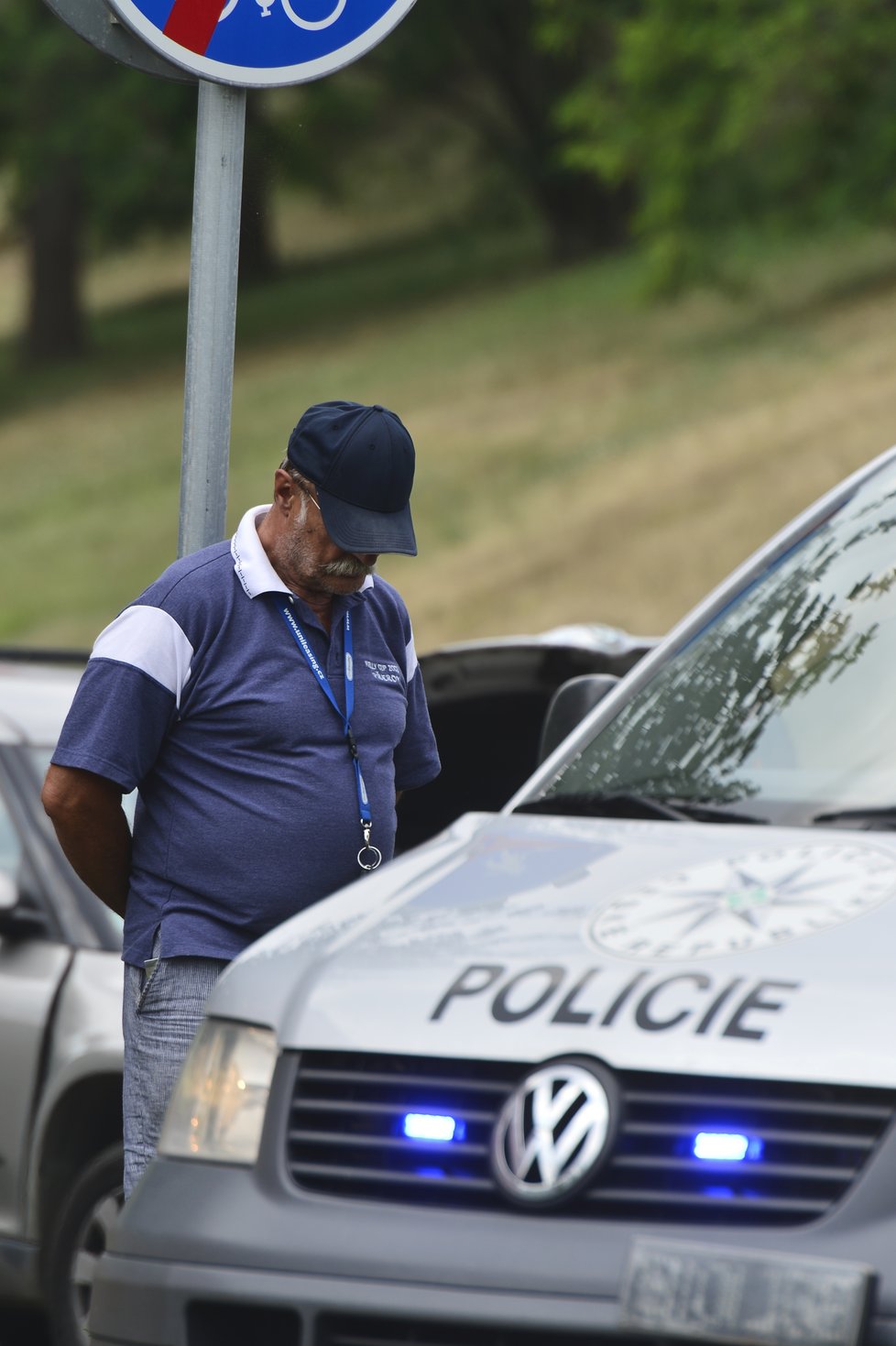 Herec Pavel Nový boural v Praze na Radlické ulici. Při nehodě se dva lidé zranili.