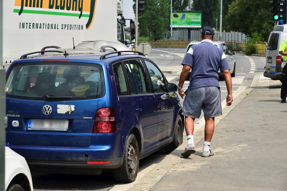 Herec Pavel Nový boural v Praze na Radlické ulici. Při nehodě se dva lidé zranili.