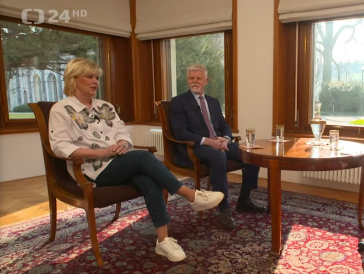 Prezident Petr Pavel s manželkou Evou Pavlovou během bilančního rozhovoru pro Českou televizi (8.3.2024)