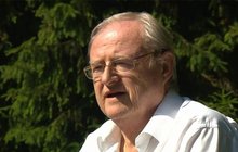 V devadesátkách tvořili pár. Bývalý šéf Hlasu Ameriky a Svobodné Evropy Pavel Pecháček (†82) randil se zpěvačkou Yvonne Přenosilovou (75). „Co bych říkala. Je to minulost,“ odvětila interpretka hitů Roň slzy a Boty proti lásce na to, že její milý v pondělí zemřel.