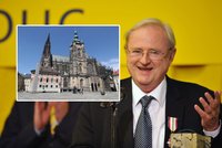 Poslední rozloučení s šéfem Svobodné Evropy Pecháčkem (†82): Jako s Karlem Gottem (†80). Před smrtí ztratil pas!