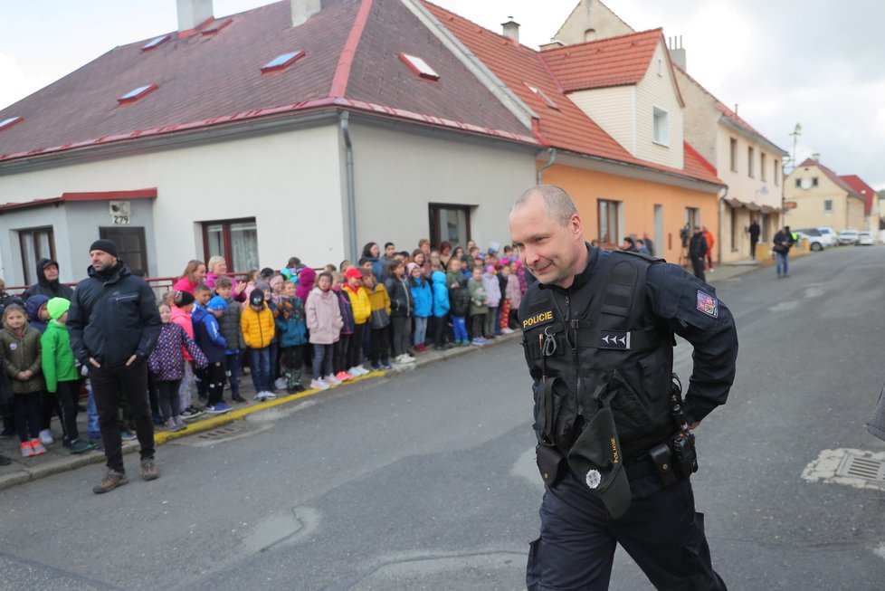 Návštěva Petra Pavla v Libereckém kraji - lidé prezidenta netrpělivě vyhlížejí. (26. 4. 2023)