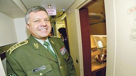 Generál Štefka tvrdí, že holčička není jeho, ale soud mu zatím neuvěřil