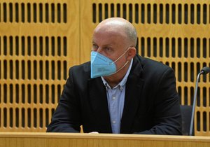 Obžalovaný státní zástupce Pavel Suchánek u Obvodního soudu pro Prahu 10, který 14. dubna 2021 vyhlásil rozsudek v jeho případu. 