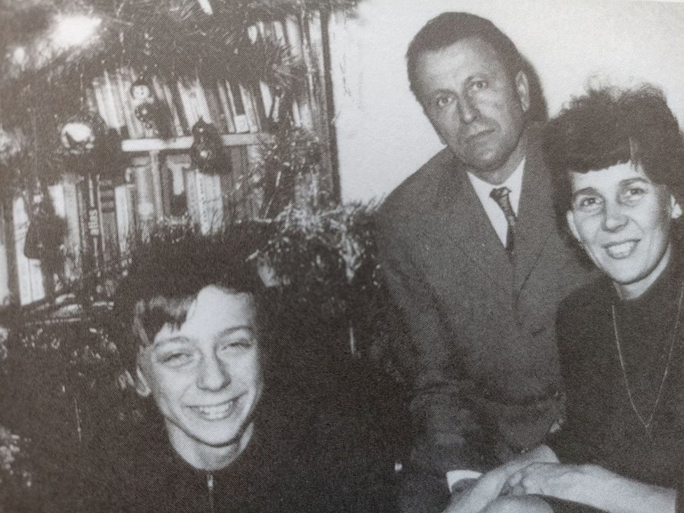 Nadaný student Pavel Švanda s rodiči.