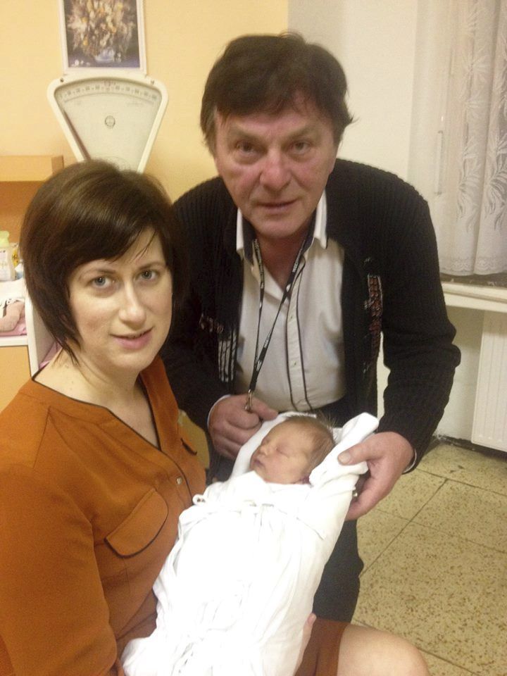 Pavel, Monika a Maxmilián ještě na snímku z porodnice.