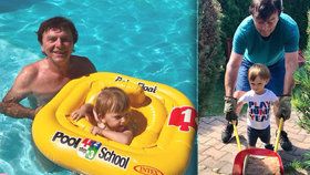 Pavel Trávníček dovádí se synem Maxem (1,5) v bazénu i na zahradě.