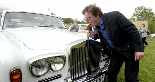 Pavel Trávníček se svým vozem Rolls-Royce Silver Shadow