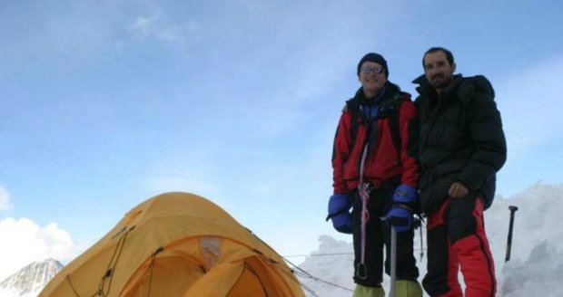 Fotografie z Mount Everestu dokumentující výstup a dokazující, že 30. května 2005 byl Pavel Trčala na vrcholu.