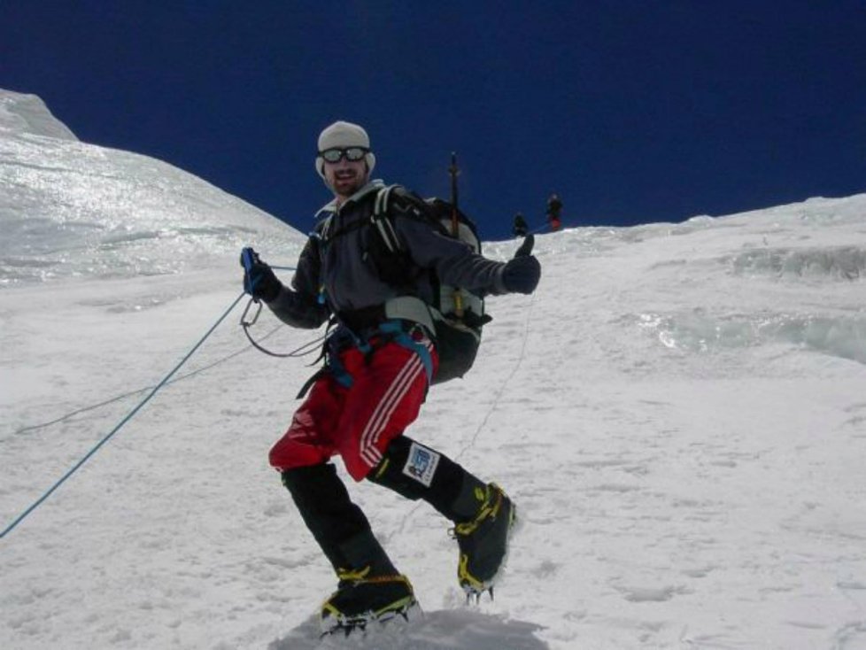 Fotografie z Mount Everestu dokumentující výstup a dokazující, že 30. května 2005 byl Pavel Trčala na vrcholu.