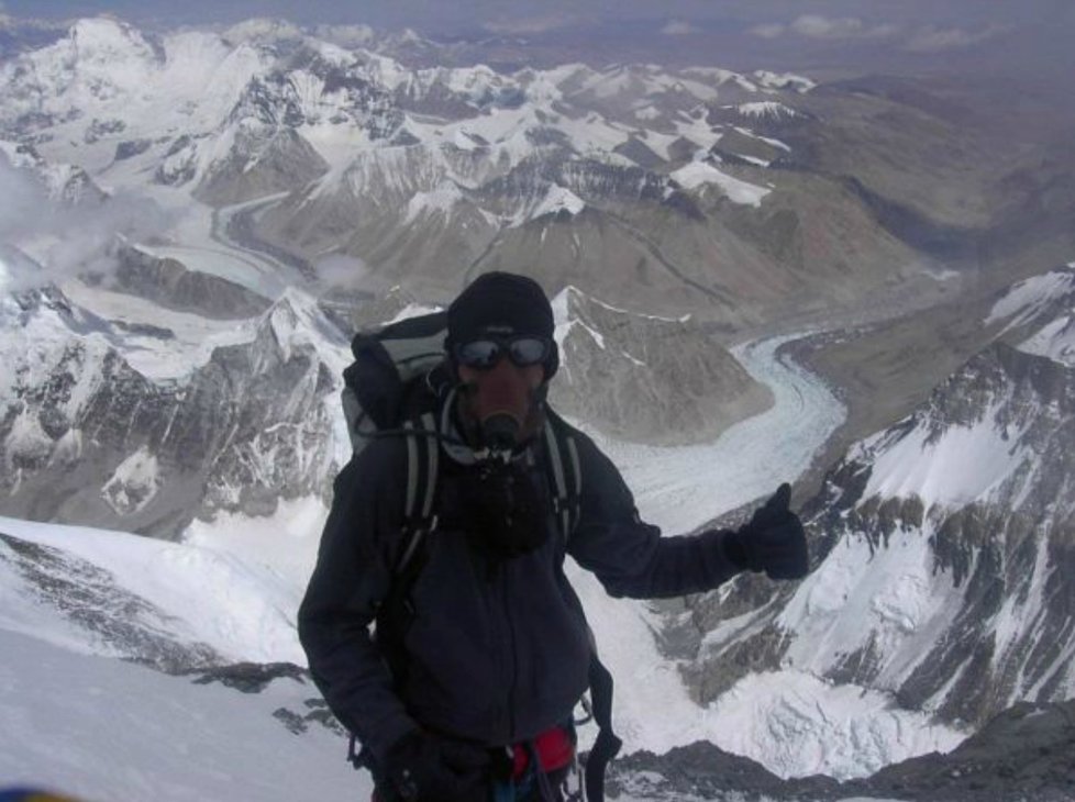 Fotografie z Mount Everestu dokumentující výstup a dokazující, že 30. května 2005 byl Pavel Trčala na vrcholu.