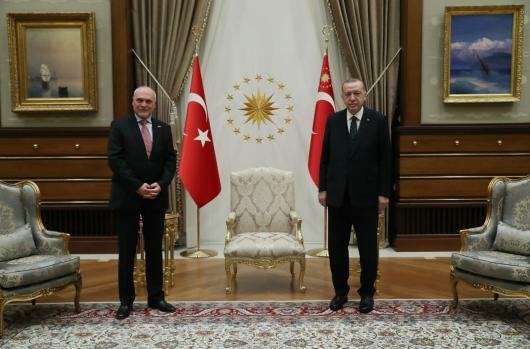 Český velvyslanec v Turecku Pavel Vacek s tureckým prezidntem Erdoganem