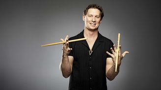 Valdman: Už ve 13 to Ewa Farna úplně rozsekala. Bubeník dnes vyprodává světové haly s Air Supply Valdman: Už ve 13 to Ewa Farna úplně rozsekala. Bubeník dnes vyprodává světové haly s Air Supply