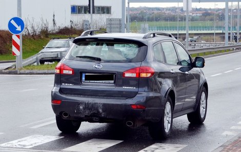 Vítkovo robustní auto moc rozbité není.