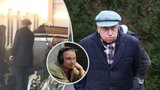 Poslední rozloučení s dabérem Pavlem Vondrou (†54): Felixe Slováčka dovnitř nepustili!
