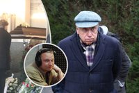 Poslední rozloučení s dabérem Pavlem Vondrou (†54): Felixe Slováčka dovnitř nepustili!
