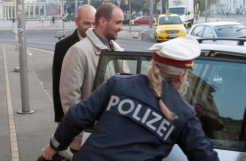 Vondrouš čekal na Klause před budouvou rakouského průmyslového spolku. Policie ho však zatkla.