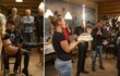 Oslava narozenin Pavla Zedníčka pro něj byla překvapením, dostal striptérku Oslava narozenin Pavla Zedníčka pro něj byla překvapením, dostal striptérku