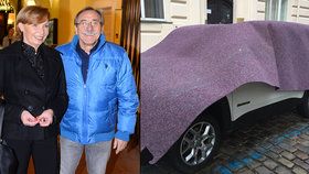 Pavel Zedníček s manželkou Kousalovou měli ráno na autě překvapení v podobě fialového koberce.
