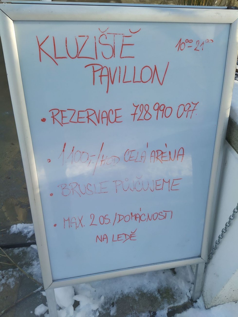 Provozovatelé zájemcům také zapůjčí brusle.