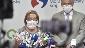 Šéfka krajské hygienické stanice Moravskoslezského kraje Pavla Svrčinová na tiskové konferenci