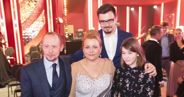 Pavla Tomicová s rodinou