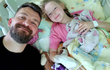 Dušan Vitázek s dcerou v nemocnici