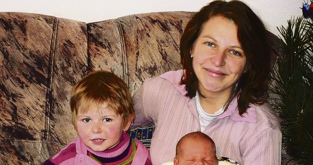 Pavlík se narodil na Vánoce v autě! Šťastná máma se svými dětmi Míšou (3) a Pavlíkem (3 týdny)