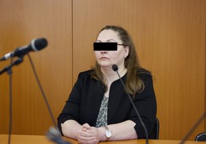 Pavlína P. (49). měla podle obžaloby vyhladovět svou postiženou sestru k smrti. Hrozí jí 15-20 let