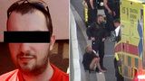 Co se dělo před a po nehodě, při které opilá Jitka R. (39) zdemolovala policejní vůz? Řidička se smála!