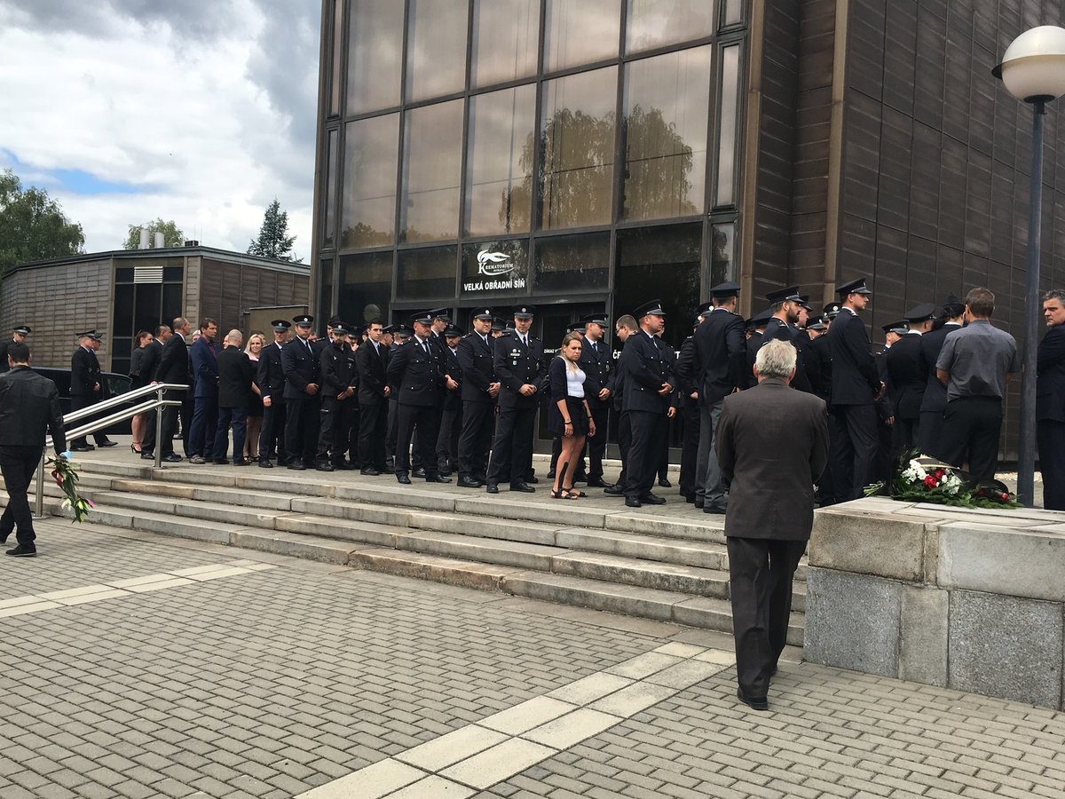 Poslední rozloučení s ostravským policistou Pavolem K. (†31), kterého v Praze zabila zfetovaná a opilá řidička Jitka R. 