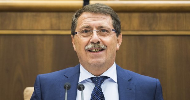 Expředseda slovenského parlamentu dostal infarkt. Resuscitovali ho marně, zemřel v 60 letech