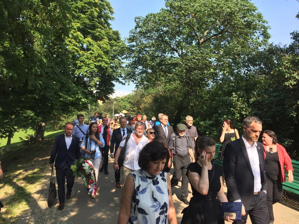 Slavnostní odhalení promenády Pawla Adamowicze v pražských Vinohradech.