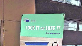V Bruselu europoslance i další zaměstnance varují, ať si věci zamknou, nebo o ně přijdou
