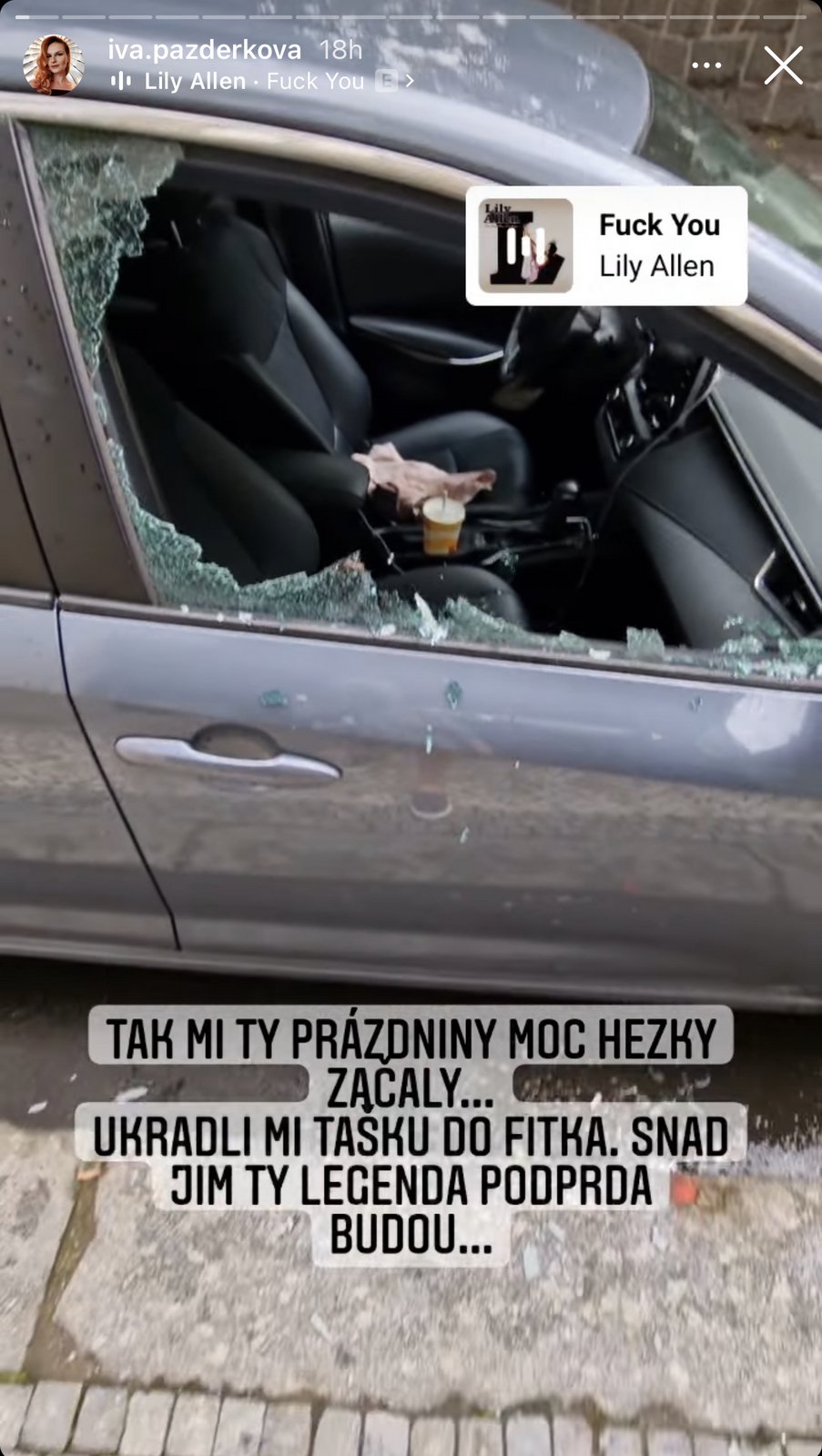 Iva Pazderková ukázala vykradené auto.