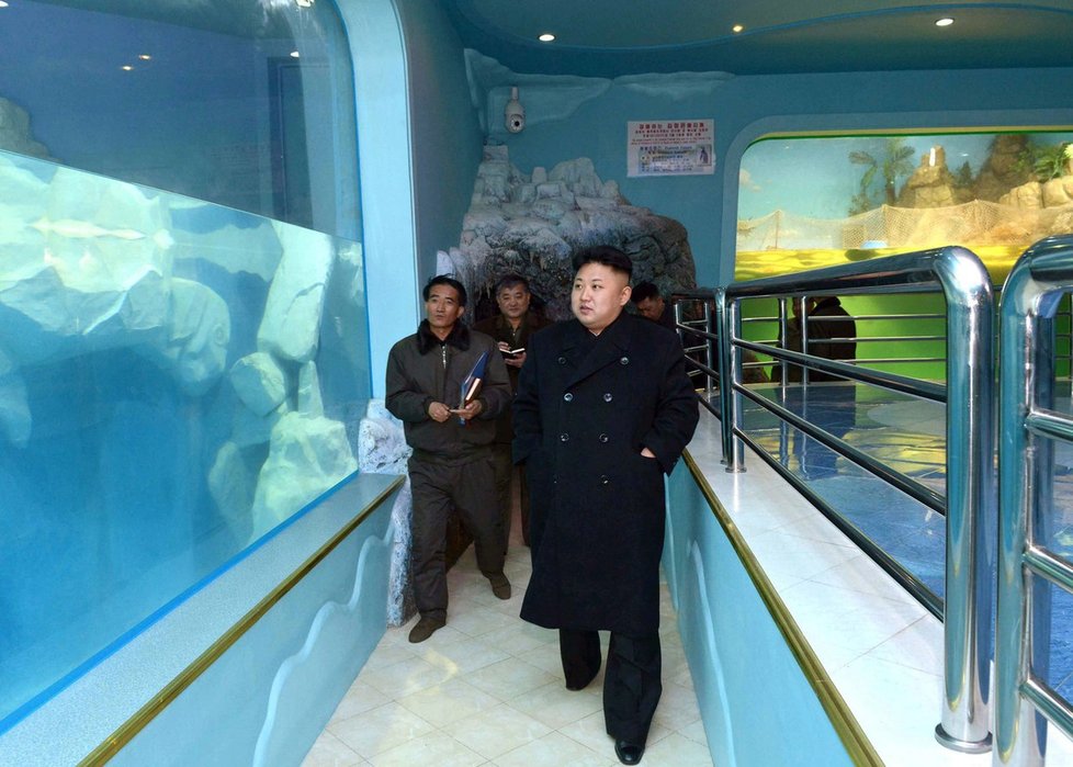 Kim Čong-un na inspekci zoologické zahrady v Pchjongjangu