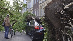 Řádění počasí v Německu: Silné bouře a vítr rozsévaly v Severním Porýní-Vestfálsku dokonce smrt