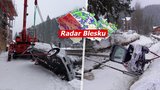 Pozor na dálnici D5! Hustě sněží, silničáři jsou bezmocní. Peklo i v Peci, sledujte radar Blesku