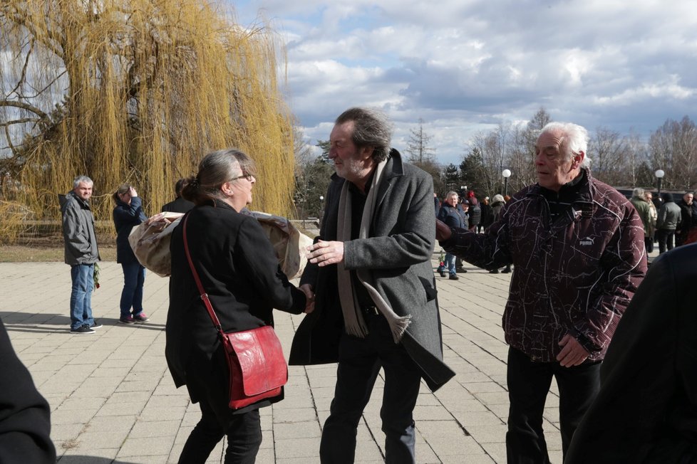 Bolek Polívka se přišel rozloučit s životním parťákem Jiřím Pechou (†74).