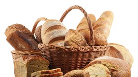 Malé a řemeslné pekárny již své výrobky zdražily o deset až dvacet procent, střední a velké zatím jednají s obchodními řetězci, zdražovat by se mohlo po novém roce.