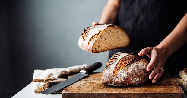 Jak správně uchovávat pečivo? A patří vůbec do mrazáku?