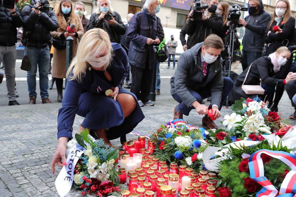 Středočeská hejtmanka Petra Pecková a předseda hnutí Vít Rakušan (oba STAN) na Národní třídě (17. 11. 2020)